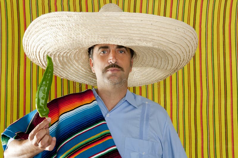 Serape típico del poncho del hombre mexicano de la pimienta caliente del chile imagen de archivo Serape típico del poncho del hombre mexicano de la pimienta caliente del chile imagen de archivo