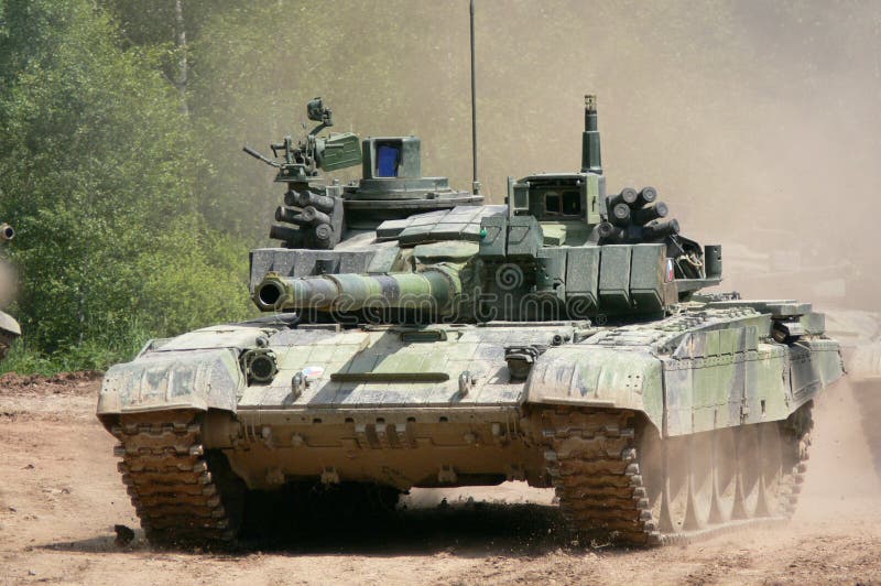 Serbatoio russo T-72 fotografia stock libera da diritti Serbatoio russo T-72 fotografia stock libera da diritti