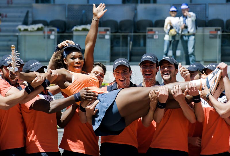 Serena Williams podczas Madryt Mutua tenisa Otwartego obraz stock Serena Williams podczas Madryt Mutua tenisa Otwartego obraz stock