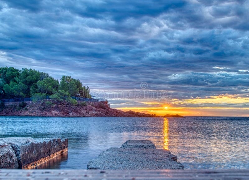 Serene Sunset en la Bahía Tranquila fotografía de archivo