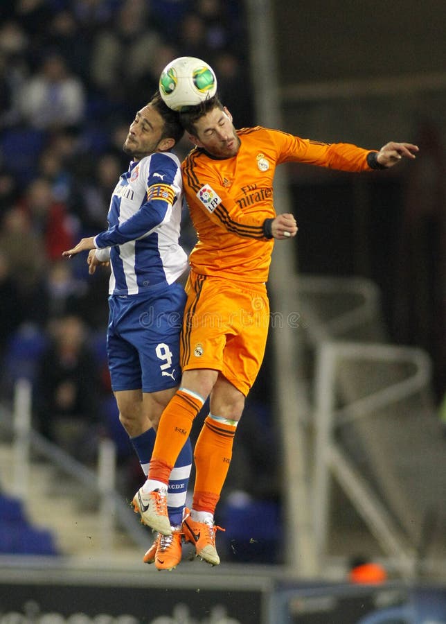 Sergio Garcia (l) van Espanyol wedijvert met Sergio Ramos (r) van Real Madrid royalty-vrije stock fotografie Sergio Garcia (l) van Espanyol wedijvert met Sergio Ramos (r) van Real Madrid royalty-vrije stock fotografie