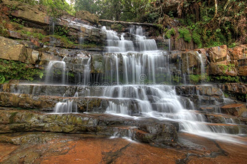 Seri Mahkota Endau Rompin Pahang-Wasserfall lizenzfreies stockfoto Seri Mahkota Endau Rompin Pahang-Wasserfall lizenzfreies stockfoto
