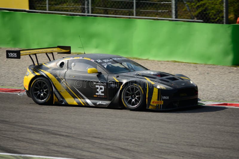 Blancpain Series 2015 Aston Martin Vantage a Monza fotografia stock libera da diritti
