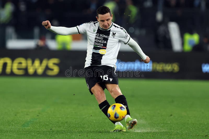 Serie a 20232024 ss lazio vs udinese calcio olympic stadium w rzymie 11 marca 2024 r. Rzym włochy 11032024 : florian thauvin podczas włoskiego serialu mecz piłkarski tim 20232024 ss lazio vs udinese calcio na stadionie olimpijskim w rzymie