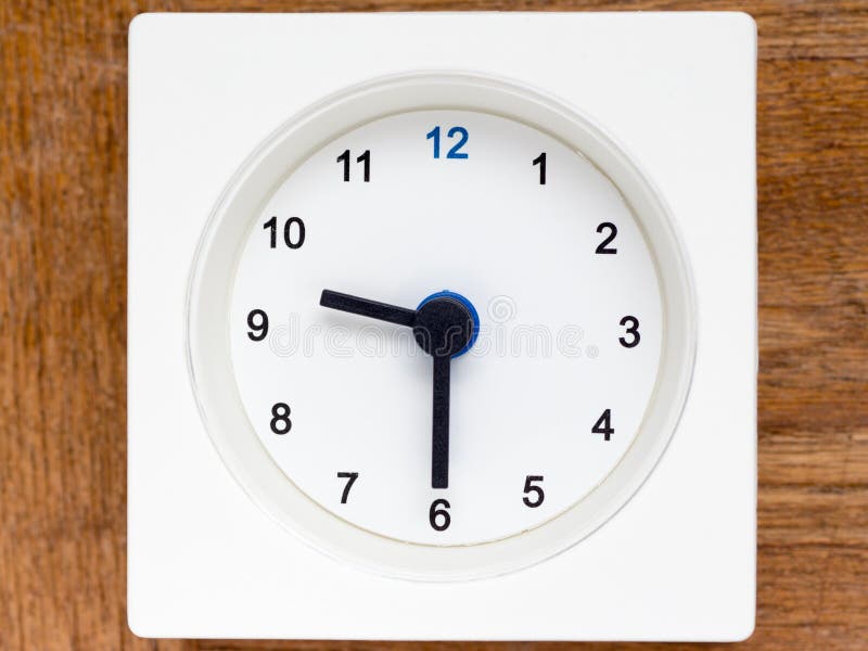 Praten Identiteit Zeemeeuw White Analog Clock on Yearly Calendar and Green Background , Top View, Time  Passing Concept Stock Image - Image of blue, alarm: 203473605