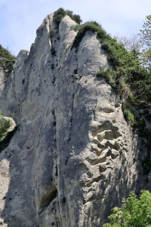 Serrara fontana roccia tufacea sul monte epomeo royaltyfri fotografi