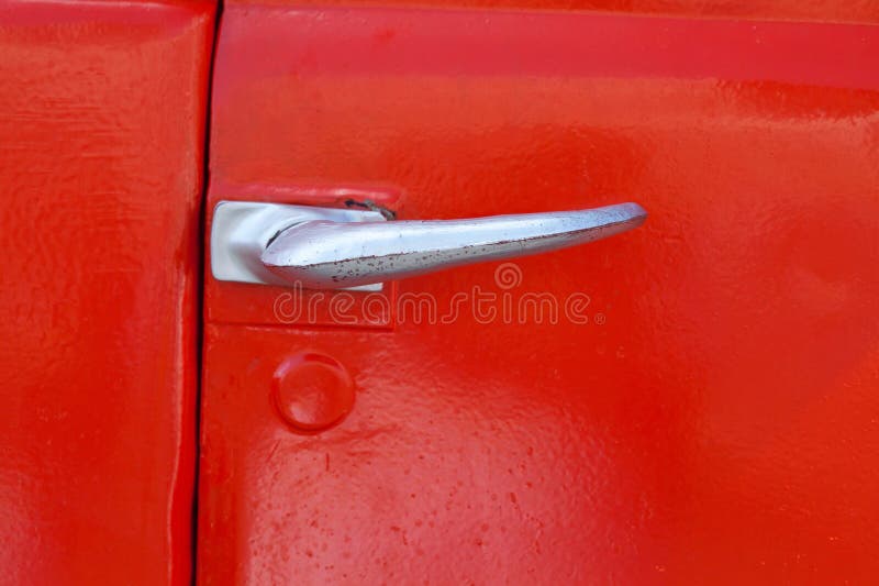 Serrure rouge de poignée de porte image libre de droits Serrure rouge de poignée de porte image libre de droits