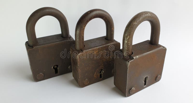 Serrures des mystères anciens secrets anciens des années 40. Verrous rivetées des années 40 et des mystères de la cinquantaine antiques secrets antiques