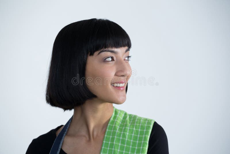Serveuse se tenant sur le fond blanc image stock Serveuse se tenant sur le fond blanc image stock