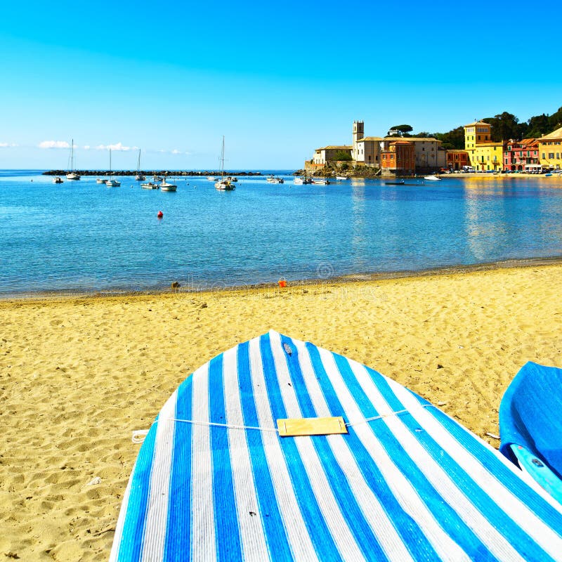 Sestri Levante, взгляд моря залива безмолвия, шлюпки и пляжа Лигурия, I стоковые фото Sestri Levante, взгляд моря залива безмолвия, шлюпки и пляжа Лигурия, I стоковые фото