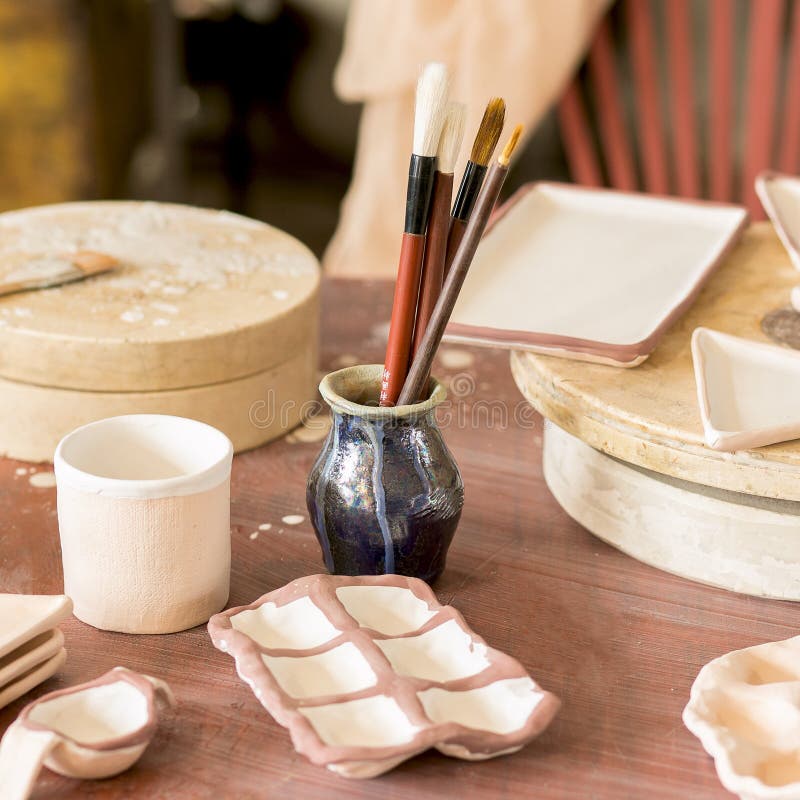 A set of brushes and accessories for painting ceramics. Creative Workshop