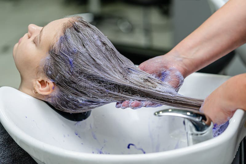 Bleaching Purple Hair to Blonde: A Step-by-Step Guide - wide 4