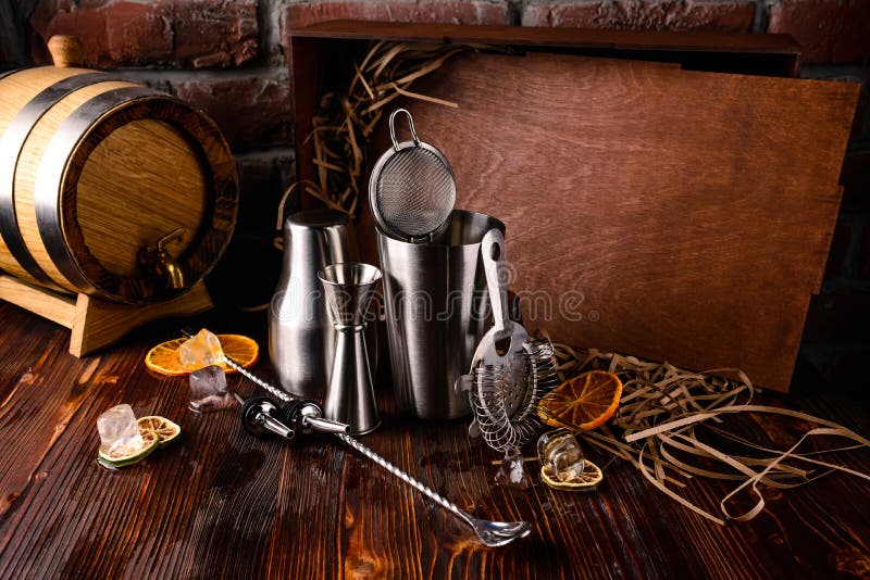 Set Pub Accessories, Set of Bar Accessories for Cocktail Making. Shaker