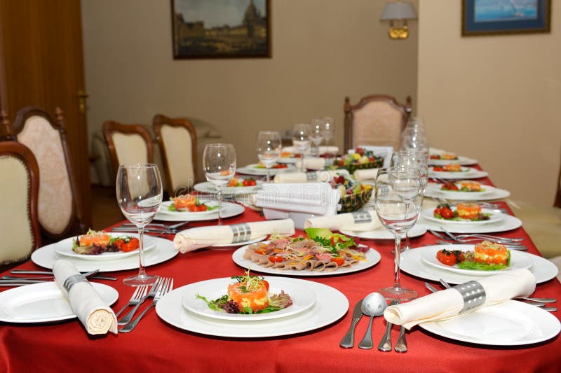 11,080 Set Dining Room Table Stock Photos Free & RoyaltyFree Stock