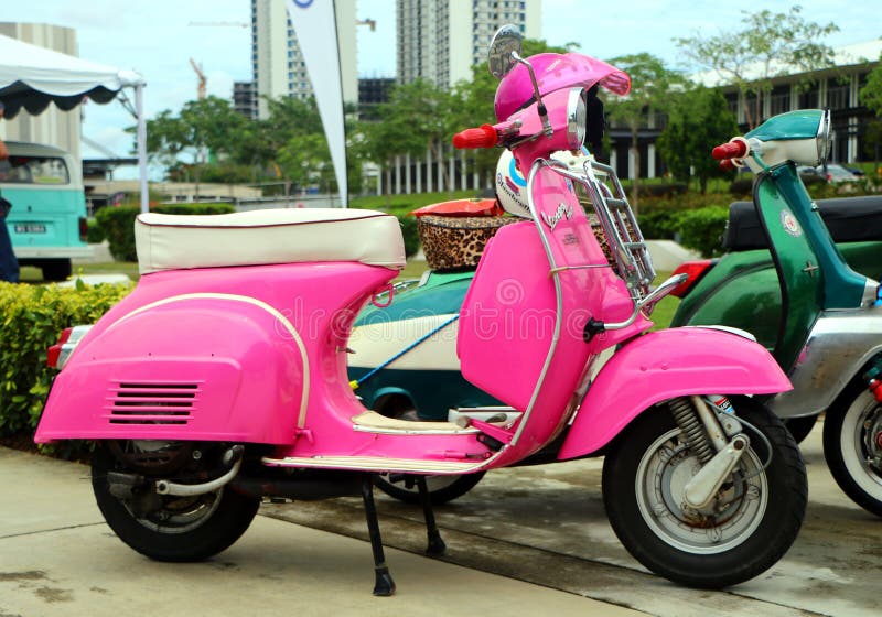 vespa in pink