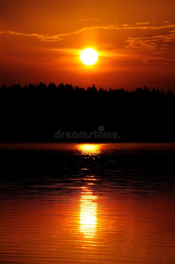 Setting Sun with Ray Path of Light on Water