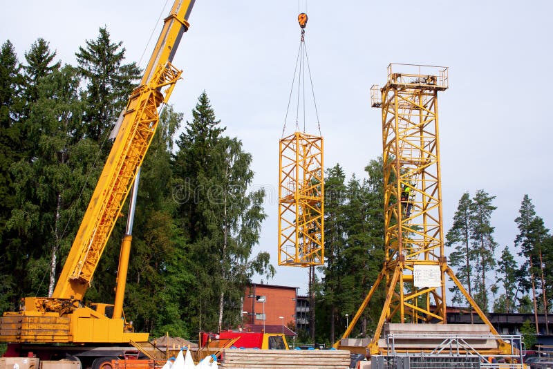 Setting up a tower crane