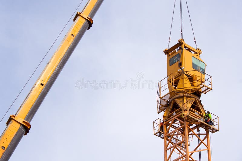 Setting up a tower crane