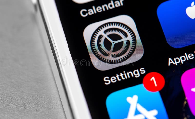 Viersen, Germany - June 9. 2021: Closeup of Apple app store iTunes and  Google Play voucher gift Cards in a row in shelf of german shop (Focus on  cente Stock Photo - Alamy