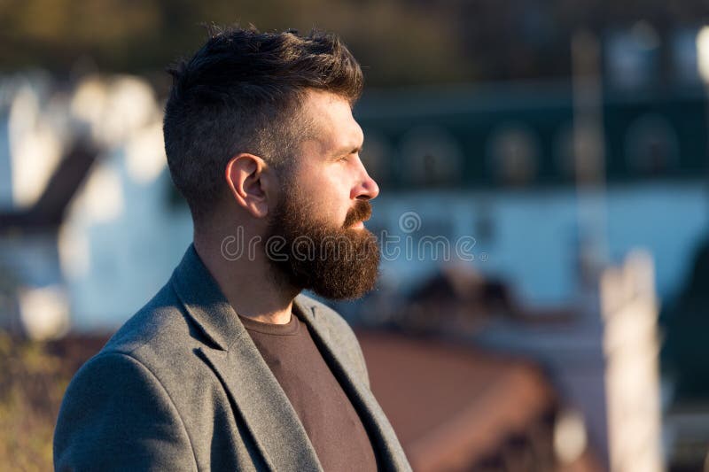 Bonito Homem Barbudo Hipster Com Corte De Cabelo Elegante E Barba