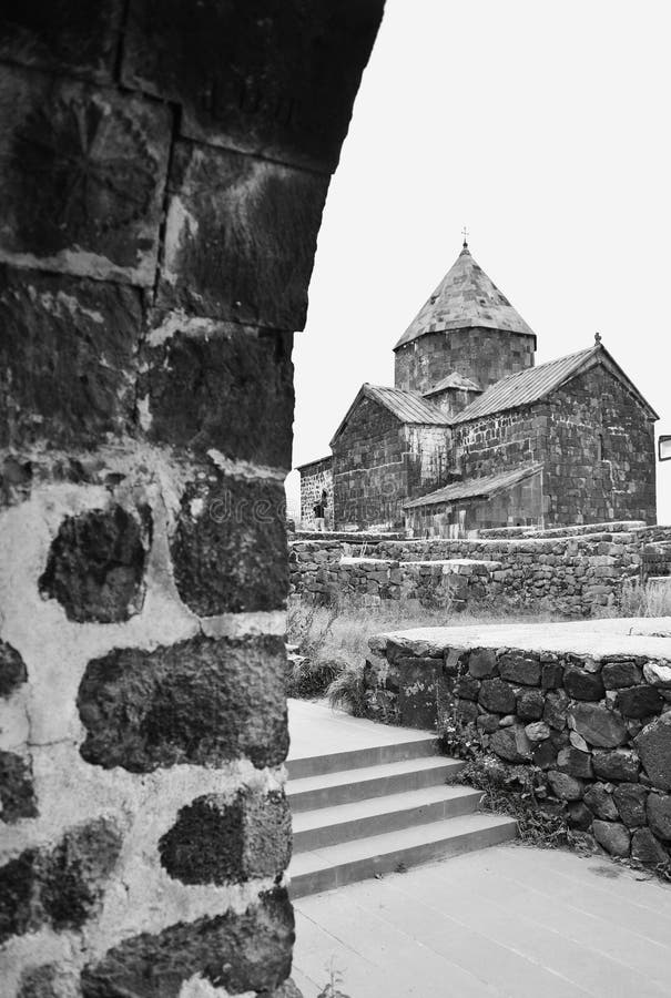 Sevanavank. Πανοραμική θέα μιας παλιάς εκκλησίας του Sevanavank στο Sevan. στοκ φωτογραφία με δικαίωμα ελεύθερης χρήσης