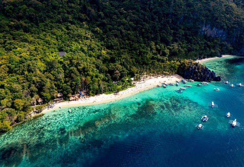 Seven Commandos Beach nära El Nido Palawan Island Filippinerna. Sju Commandos Beach nära El Nido i norra delen av ön Palawan på Filippinerna