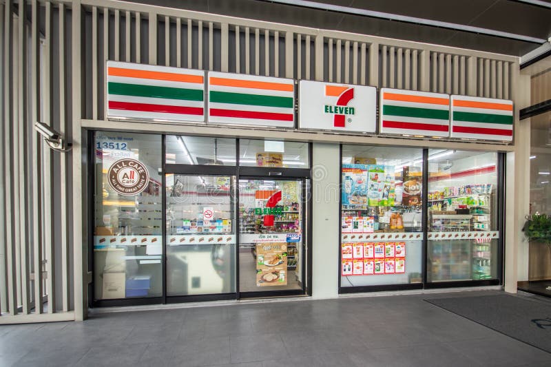 D 7 shop. 7-11 Севен Элевен. Севен Элевен в Японии. 7eleven Прага. Seven Eleven сеть.