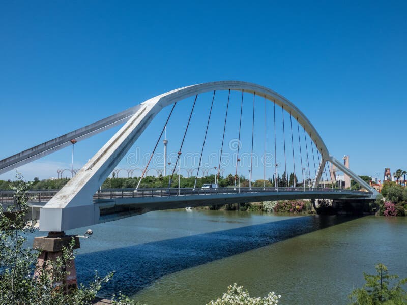 Sevilla, Spanien Barqueta-Brücke von Sevilla Brücke über Fluss Guadalqvivir Andalusien stockbilder Sevilla, Spanien Barqueta-Brücke von Sevilla Brücke über Fluss Guadalqvivir Andalusien stockbilder