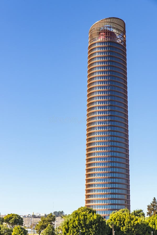 Sevilla Tower, bureauwolkenkrabber in de stad van Sevilla, Spanje royalty-vrije stock fotografie Sevilla Tower, bureauwolkenkrabber in de stad van Sevilla, Spanje royalty-vrije stock fotografie