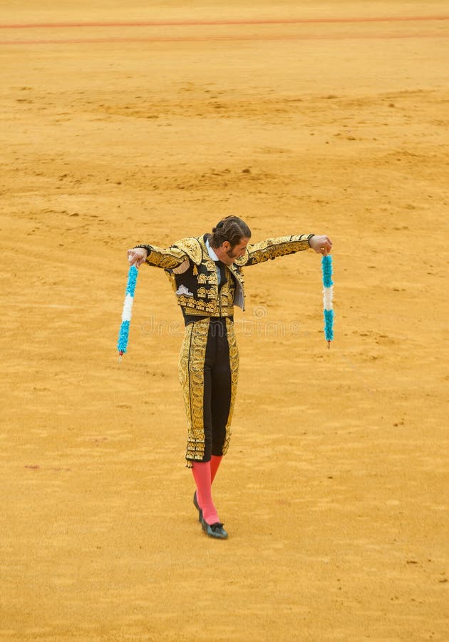 SEVILLE HISZPANIA, Kwiecień, -, 28: Matador Juan Jose Padikka przy Maestro zdjęcia stock SEVILLE HISZPANIA, Kwiecień, -, 28: Matador Juan Jose Padikka przy Maestro zdjęcia stock