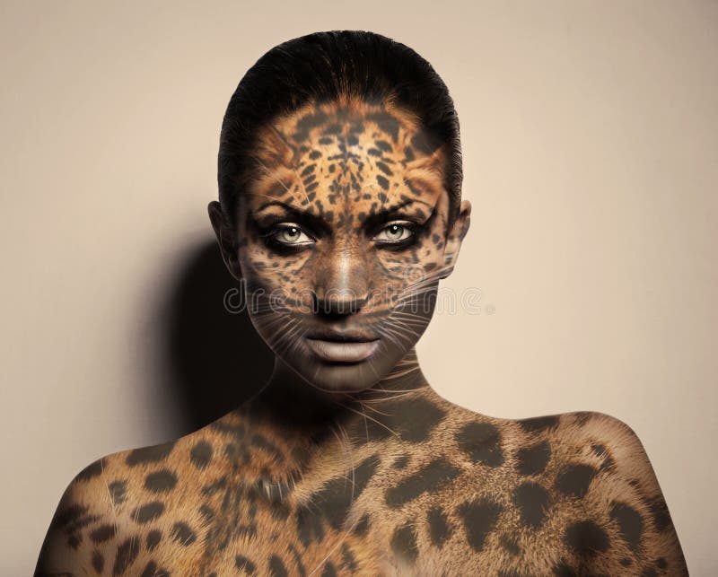 Sexig leopardkvinna arkivfoto