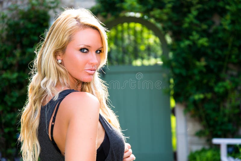 119 Girl Looking Over Shoulder Flirting Stock Photos - Free