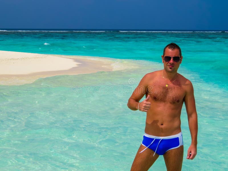 Sexy Italy Man on the Beach royalty-vrije stock afbeeldingen Sexy Italy Man on the Beach royalty-vrije stock afbeeldingen