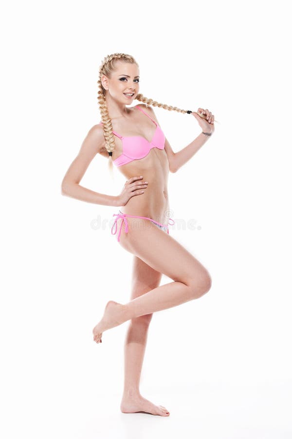 Sexy junge blonde Mädchenmode, die im rosa Bikini aufwirft. lizenzfreie stockbilder Sexy junge blonde Mädchenmode, die im rosa Bikini aufwirft. lizenzfreie stockbilder