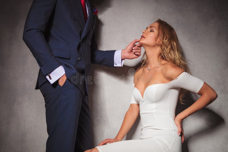 picture of a gentleman holding his woman by her chin