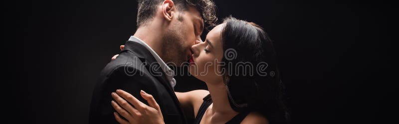 Сток фото один мужчина подставил губы для поцелуя.