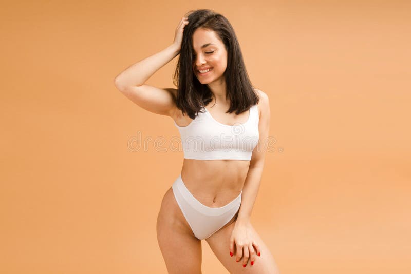 Sexy Y Mujer En Interior. Chica Hermosa Y Con Cuerpo Joven Y En Forma Posando En Ropa Interior. Deporte Imagen de archivo Imagen de sujetador, feliz: 211263571