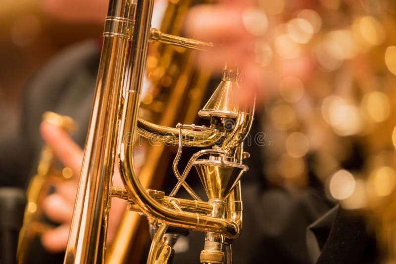 Sezione di tromba durante la musica di concerto classica fotografie stock libere da diritti Sezione di tromba durante la musica di concerto classica fotografie stock libere da diritti