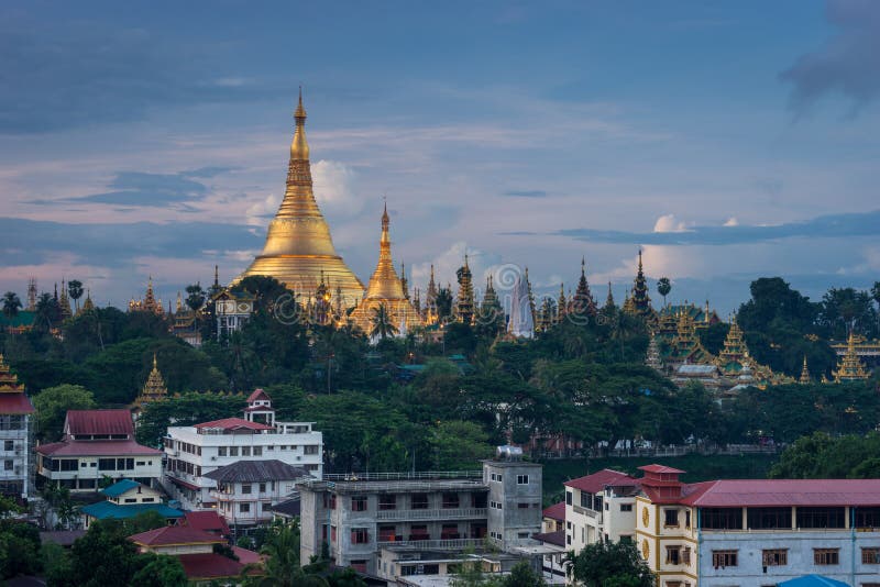 Señal de la pagoda de Shwedagon de la ciudad de Rangún, Myanmar imagenes de archivo Señal de la pagoda de Shwedagon de la ciudad de Rangún, Myanmar imagenes de archivo