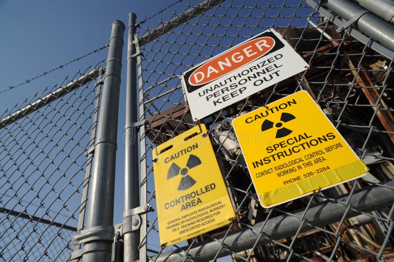 Señales de peligro de una instalación nuclear