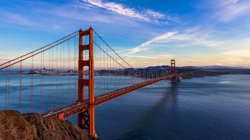 SF golden gate bridge al tramonto