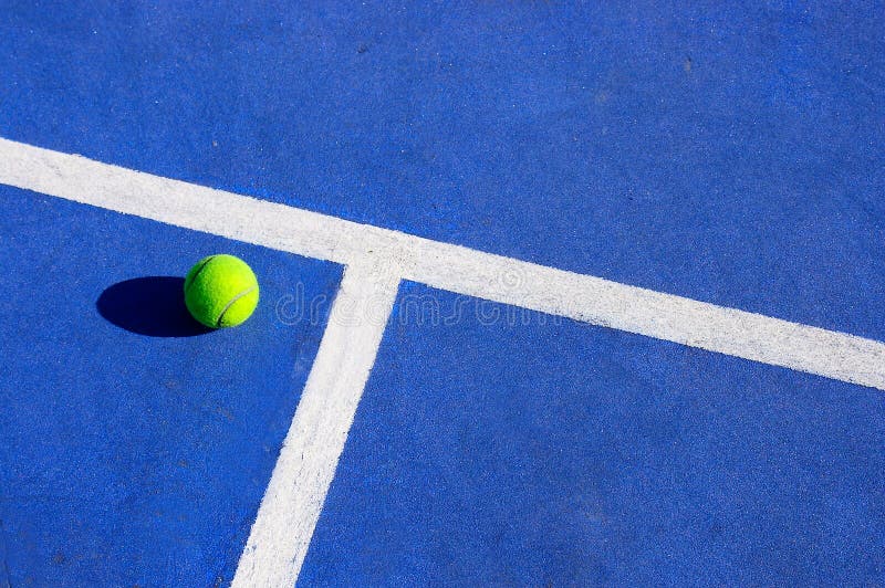Sfera di tennis fotografia stock libera da diritti Sfera di tennis fotografia stock libera da diritti