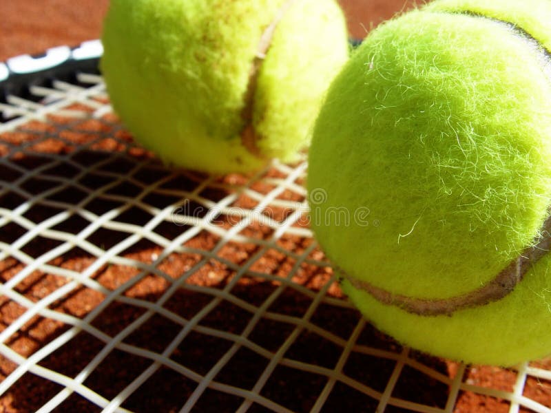 Sfere e racchetta di tennis