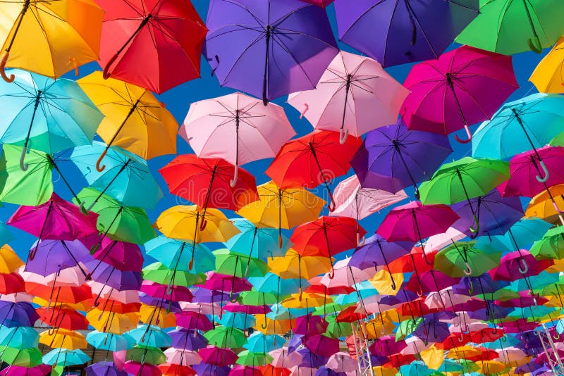 Sfondo ombrelli colorati immagine stock libera da diritti