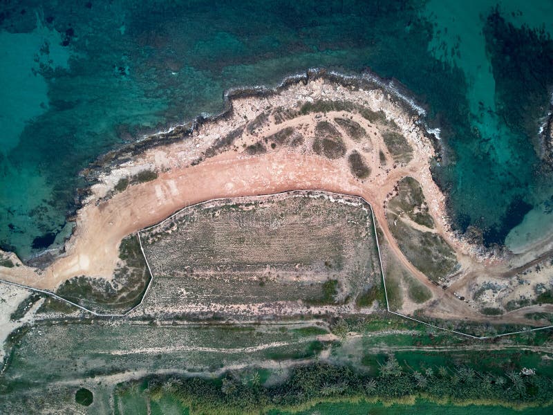 Sfondo pittoresco naturale, direttamente dall'alto punto di drone occhio uccello vista turchese laguna verde mare Mediterraneo ac immagini stock libere da diritti Sfondo pittoresco naturale, direttamente dall'alto punto di drone occhio uccello vista turchese laguna verde mare Mediterraneo ac immagini stock libere da diritti