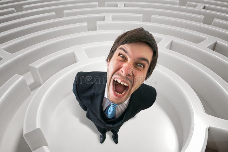 Sfrustowany gniewny mężczyzna gubi w labiryncie 3D odpłacająca się ilustracja labirynt