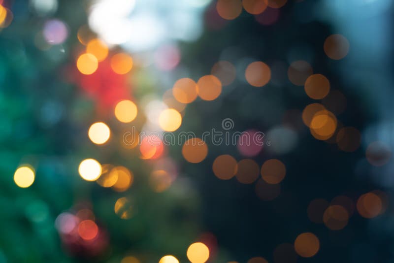 Sfuocatura dell'albero di Natale con illuminazione fotografia stock Sfuocatura dell'albero di Natale con illuminazione fotografia stock