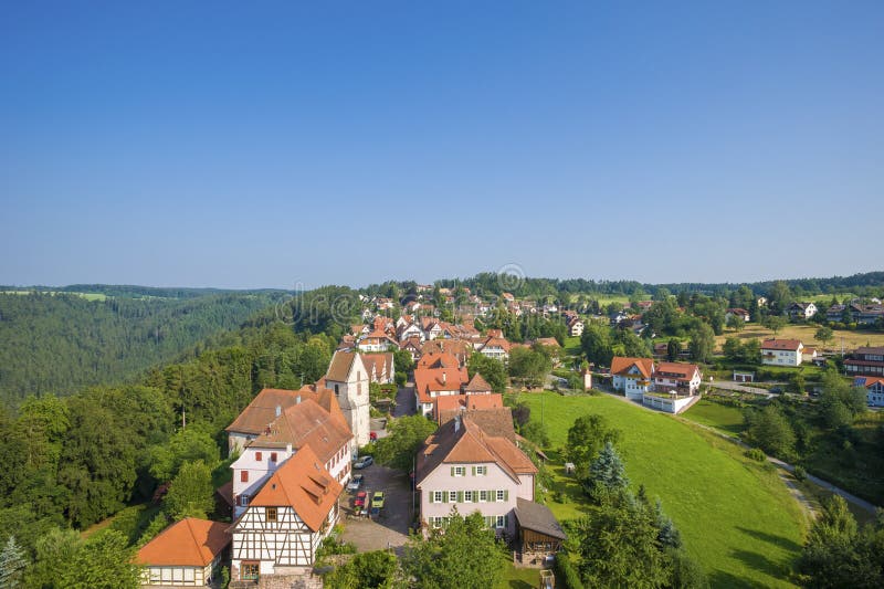 Sguardo panoramico al villaggio Zavelstein immagine stock libera da diritti Sguardo panoramico al villaggio Zavelstein immagine stock libera da diritti