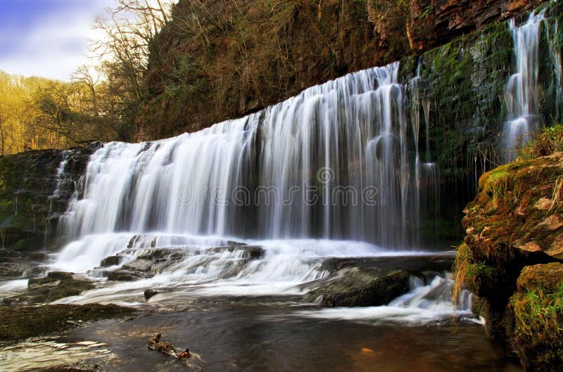 Sgwd Isaf Clun Gwyn Waterfall River Afon Mellte foto de archivo libre de regalías Sgwd Isaf Clun Gwyn Waterfall River Afon Mellte foto de archivo libre de regalías