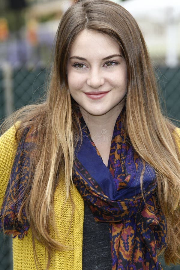 Shailene Woodley Natural